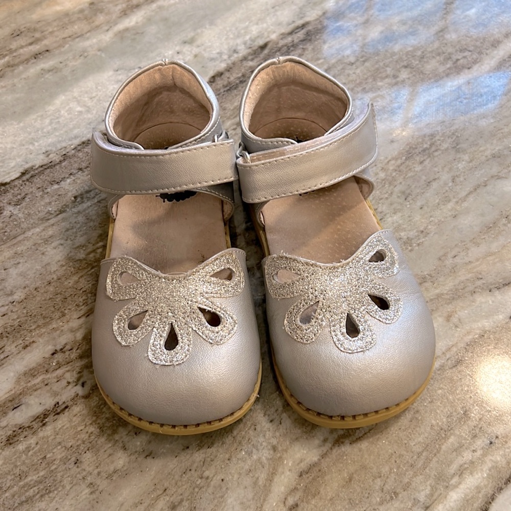 EUC Livie & Luca Petal Shoes Size 9